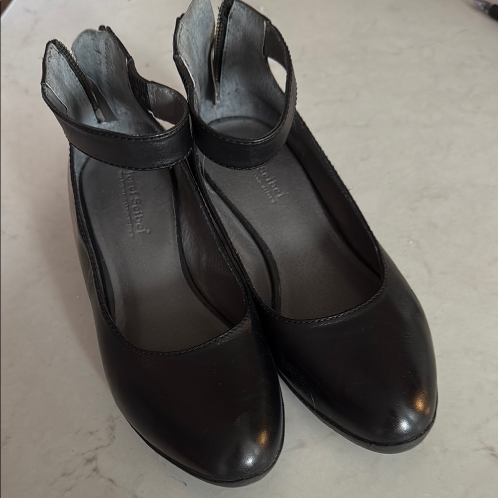Josef Seibel Black Leather Flats Slip-On Loafers
